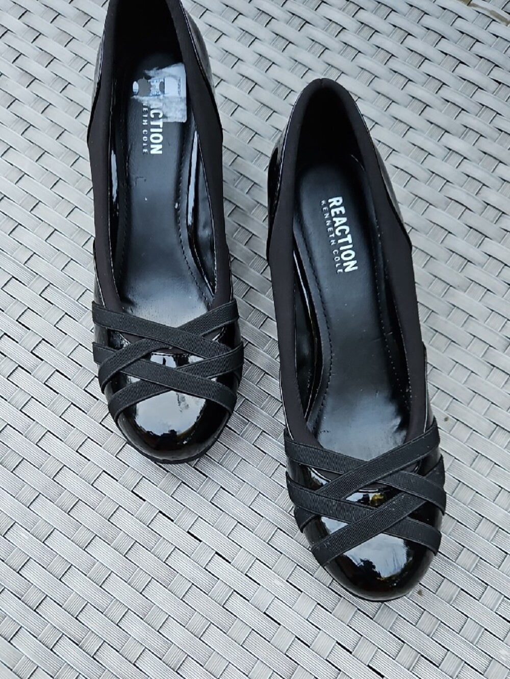 Reaction Kenneth Cole Black  Patent  Matte Crisscross Pumps Size 7M